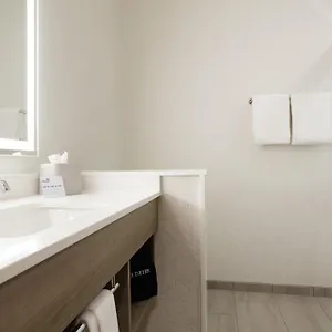 Hotel Express & East By Ihg Memphis